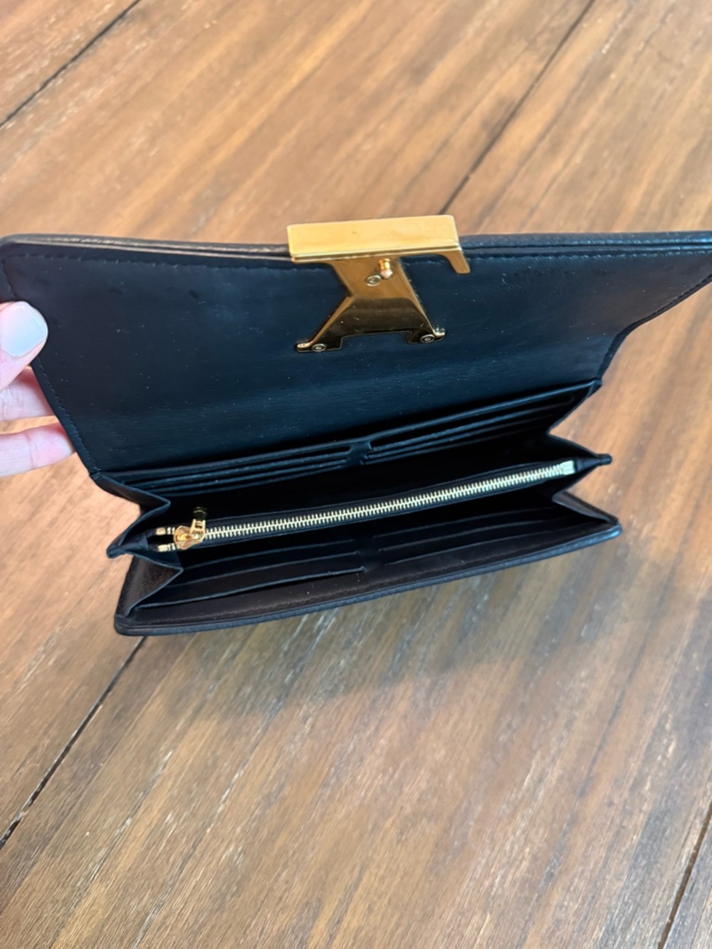 Louis Vuitton Capucines Wallet with Black Trim and Gold LV Emblem - Picture 10 of 10